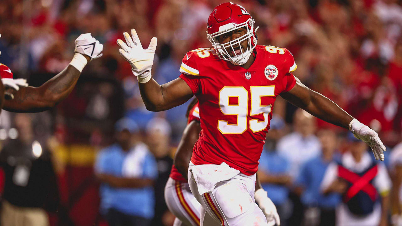 Jones uses gloves that 'smell like a dead animal' to chase sack mark - ESPN  - Kansas City Chiefs Blog- ESPN