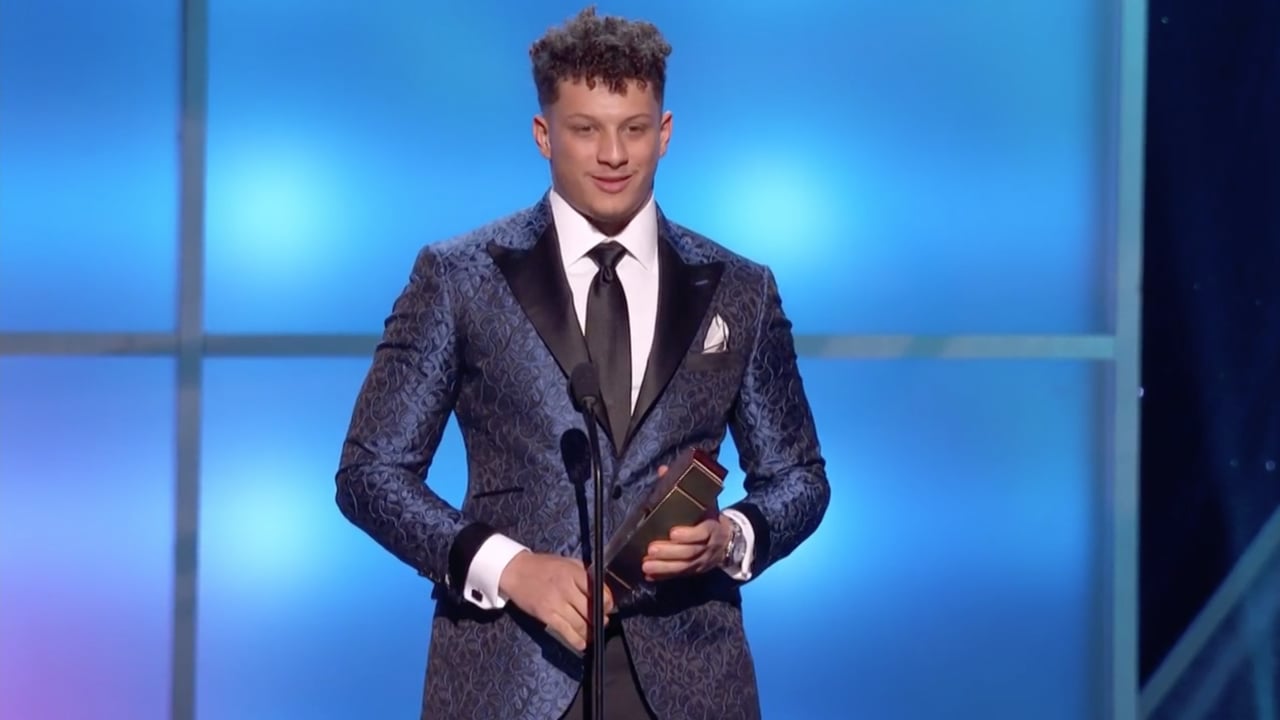 Patrick Mahomes Accepts the 2018 Offensive Player of the Year Award