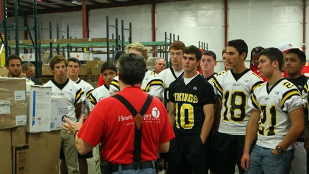 Chiefs Defensive Line Helped Pack Care Kits for Heart to Heart ...