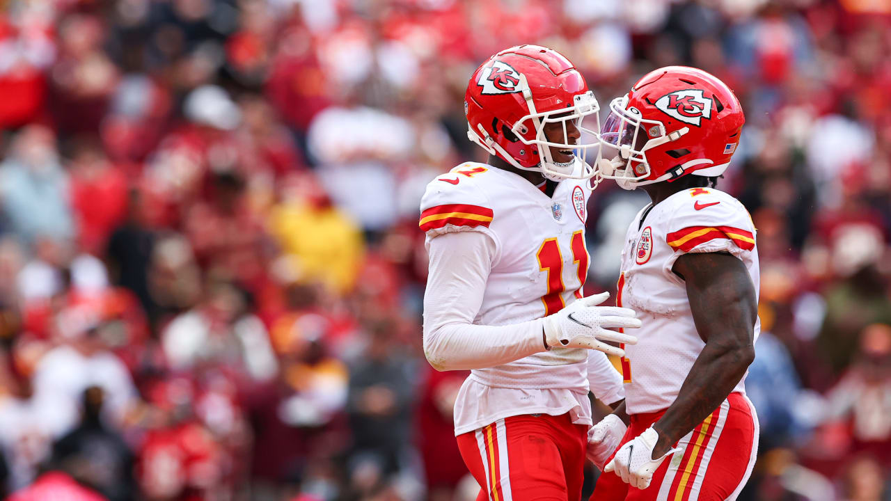 TOUCHDOWN: Patrick Mahomes Dials Long Distance to Demarcus Robinson for ...