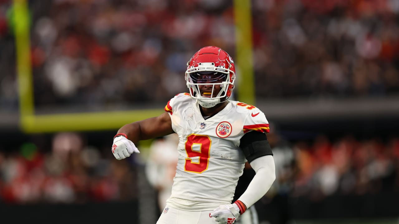 Patrick Mahomes Locates JuJu Smith-Schuster for a 28-Yard Pickup