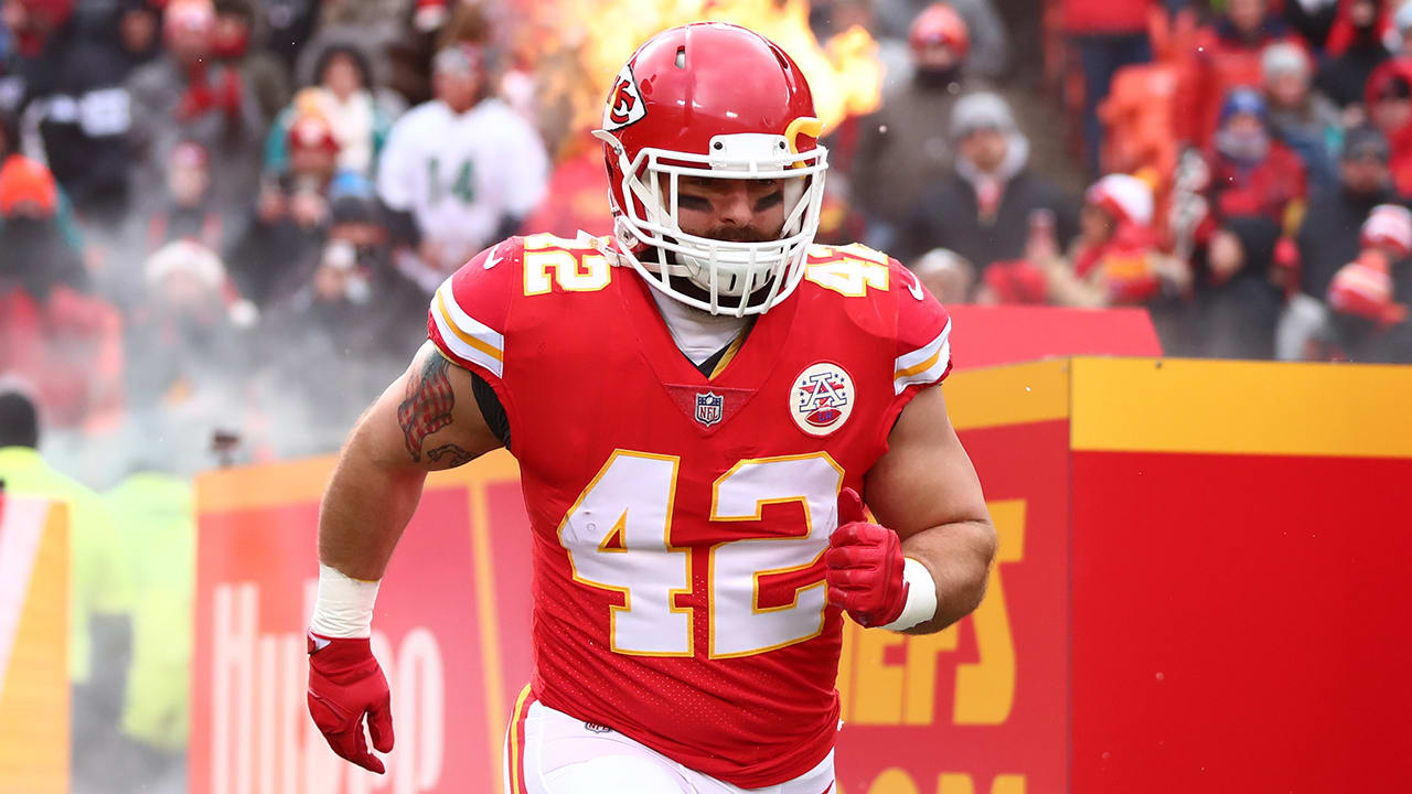 Chiefs re-sign fullback Anthony Sherman