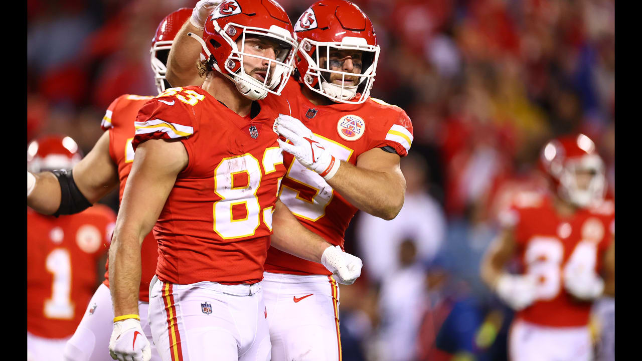 CAN'T-MISS PLAY: Patrick Mahomes Finds Noah Gray for Miraculous 27-yard  Completion