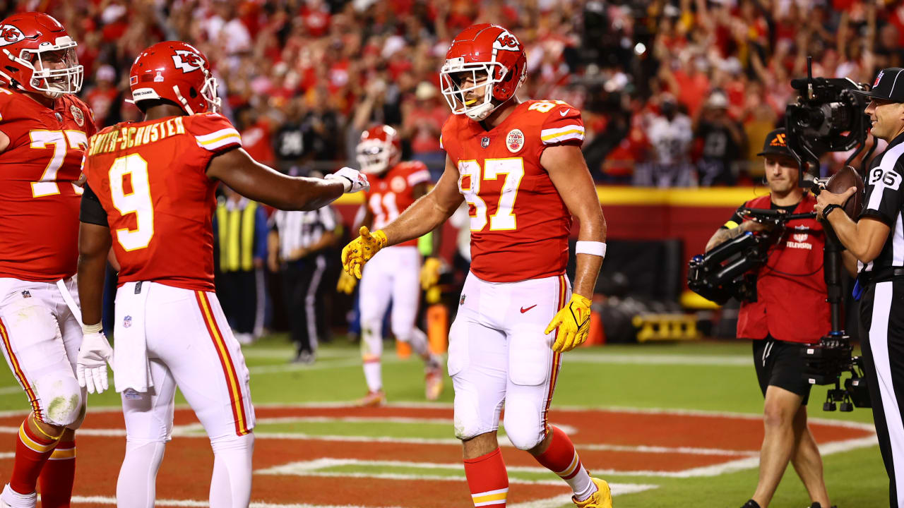 Chiefs' Patrick Mahomes: Leaps over 2 Bengals for a dunk TD run