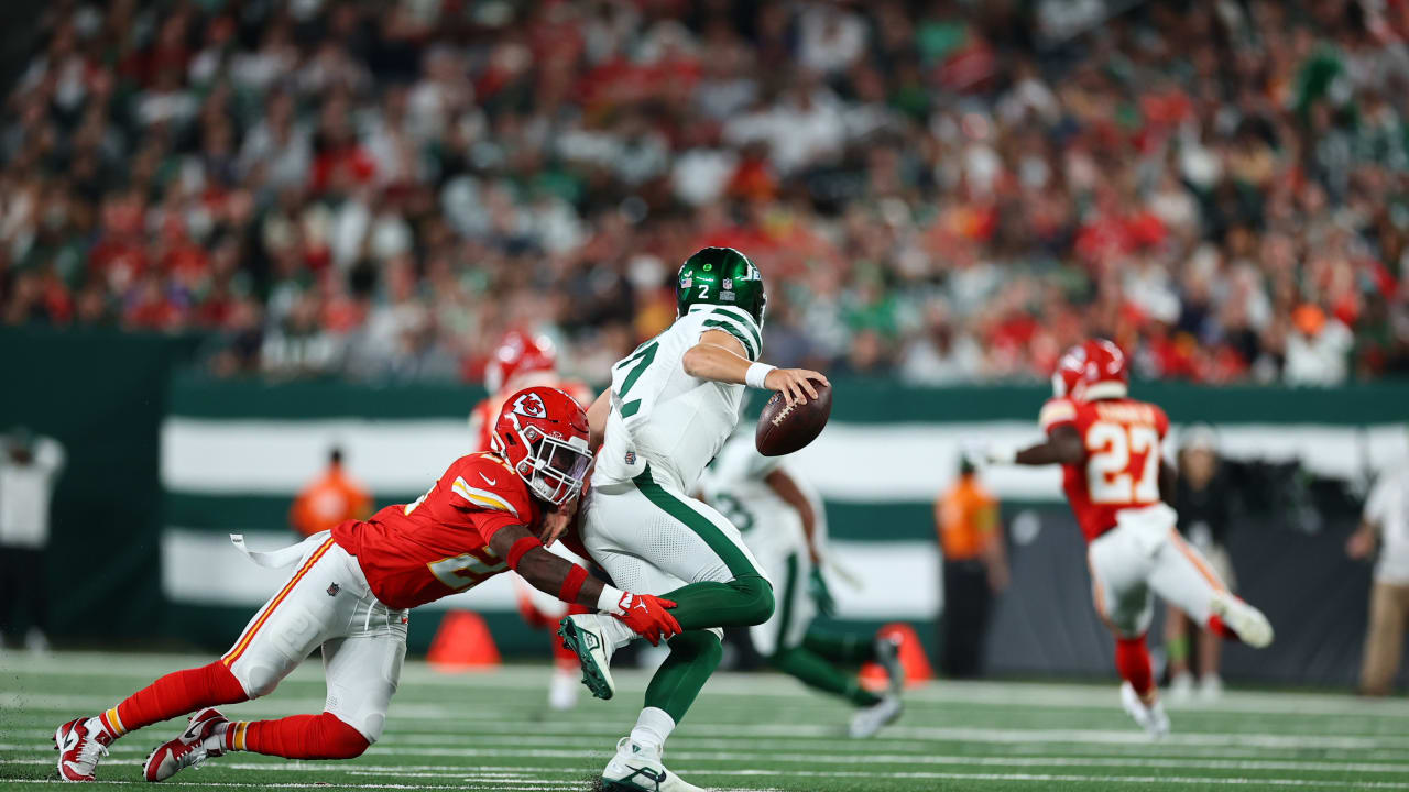 Jets' Pass-Rusher Sends Warning To Chiefs QB Patrick Mahomes