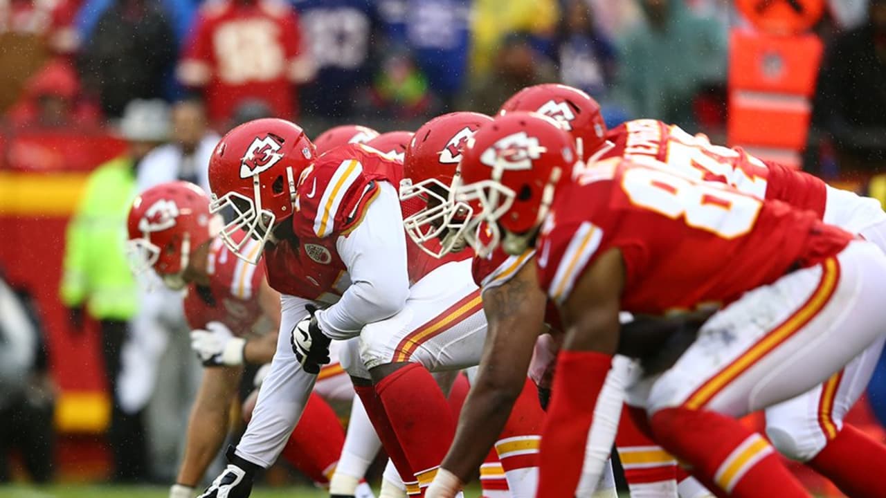 Photo Gallery: Chiefs vs. Bills Game Action