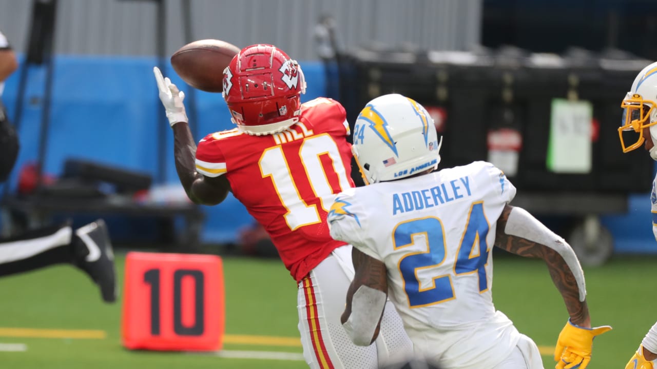 A Close-Up Look at Patrick Mahomes' Incredible 54-Yard Touchdown Throw to Tyreek Hill