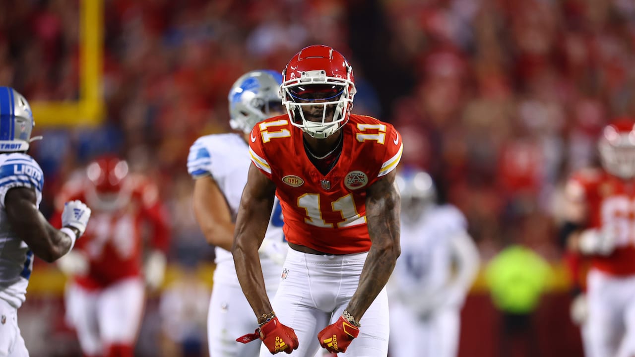 Chris Jones, Travis Kelce star in new DirecTV commercial