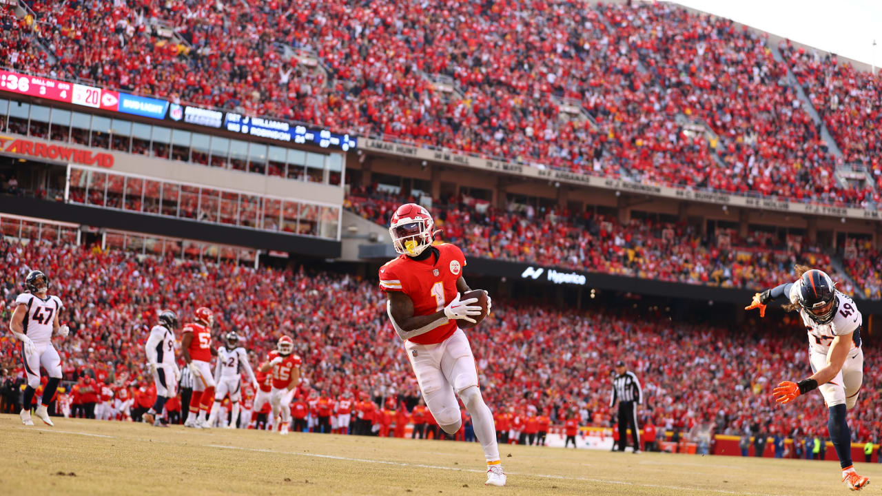 WATCH: Patrick Mahomes makes circus pass en route to Jerick McKinnon  touchdown against Broncos – The Denver Post