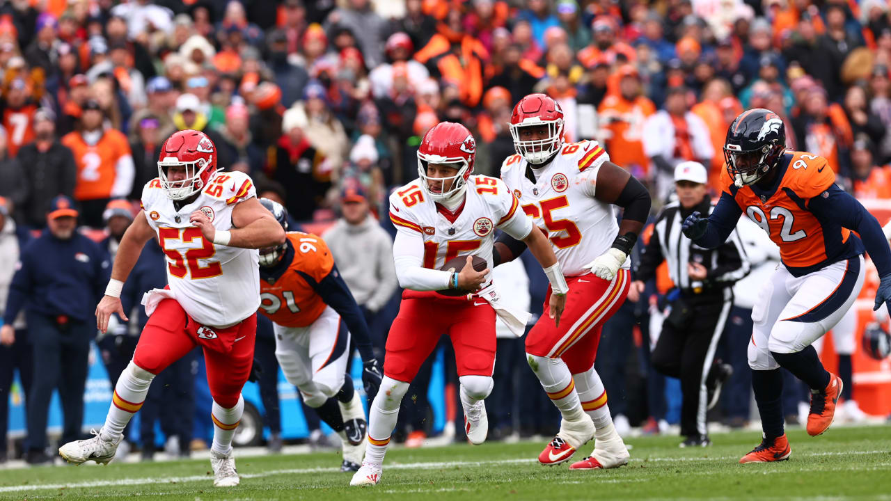 Kansas City Chiefs Patrick Mahomes Jukes Denver Broncos Defender Out Of ...