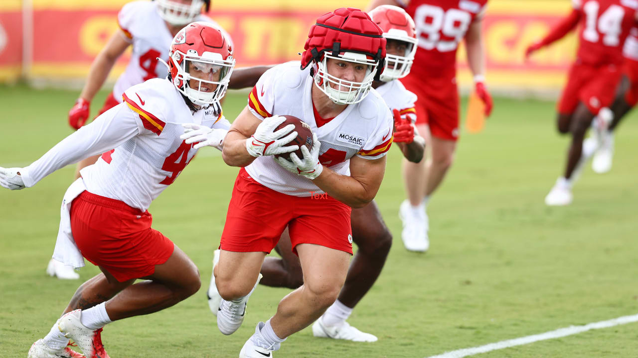 Chiefs' LB Leo Chenal & WR Cornell Powell Impress as Training Camp Continues in St. Joe