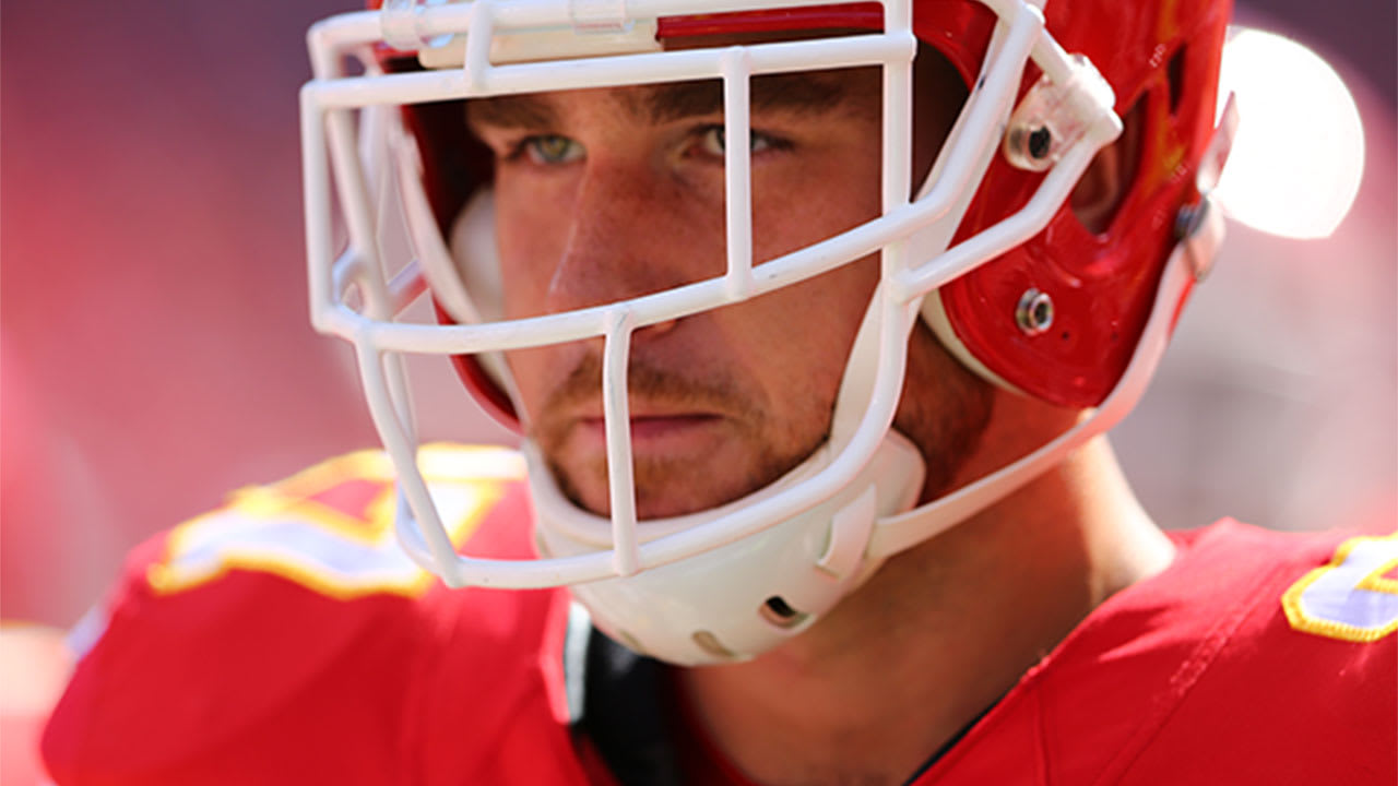 Kansas City Chiefs tight end Travis Kelce breaks down film with Hall of  Famer Tony Gonzalez