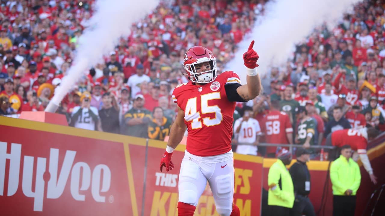 Chiefs Fullback Michael Burton Coverts Key Fourth-and-1 in Red Zone