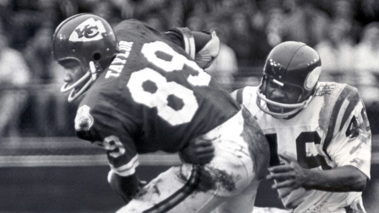 Otis Taylor of the Kansas City Chiefs in action against the