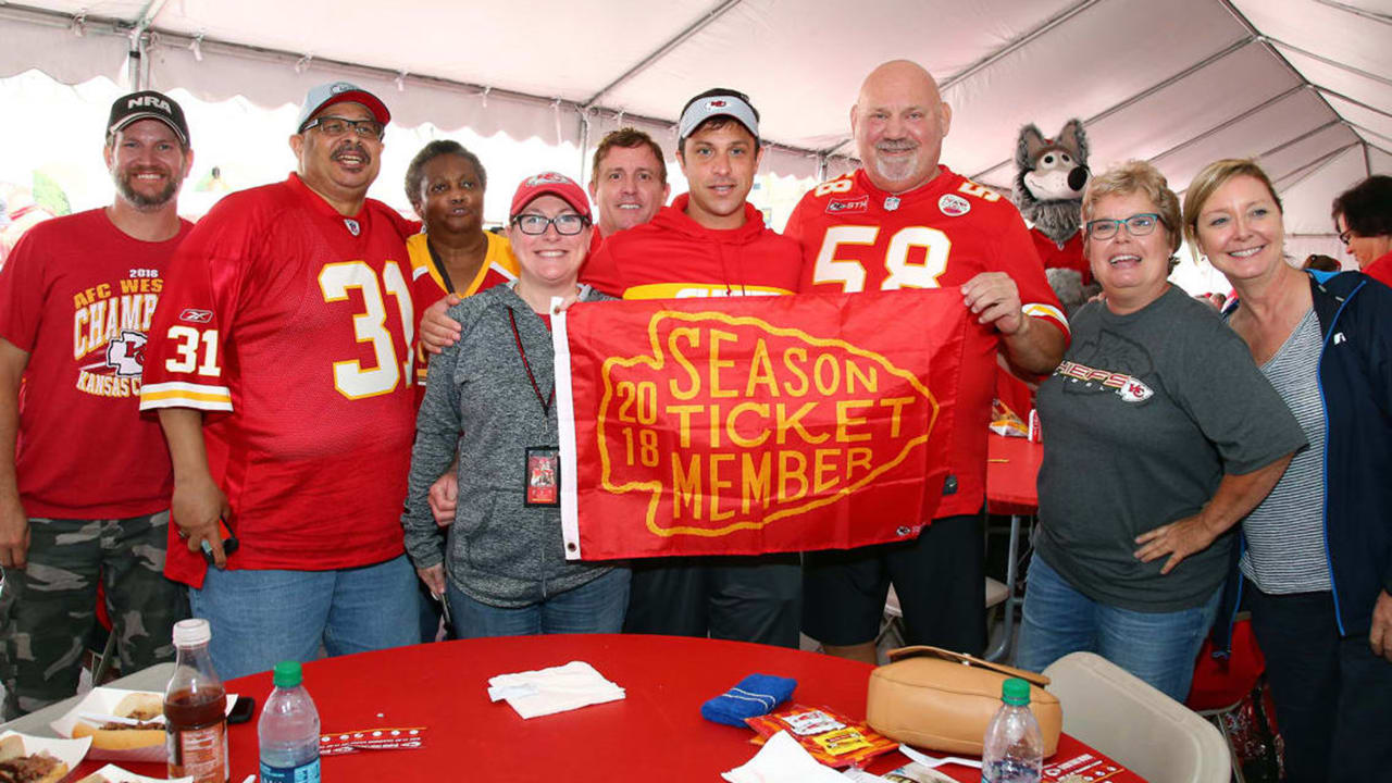 Chiefs Celebrate Season Ticket Member Day with PostPractice Tailgate