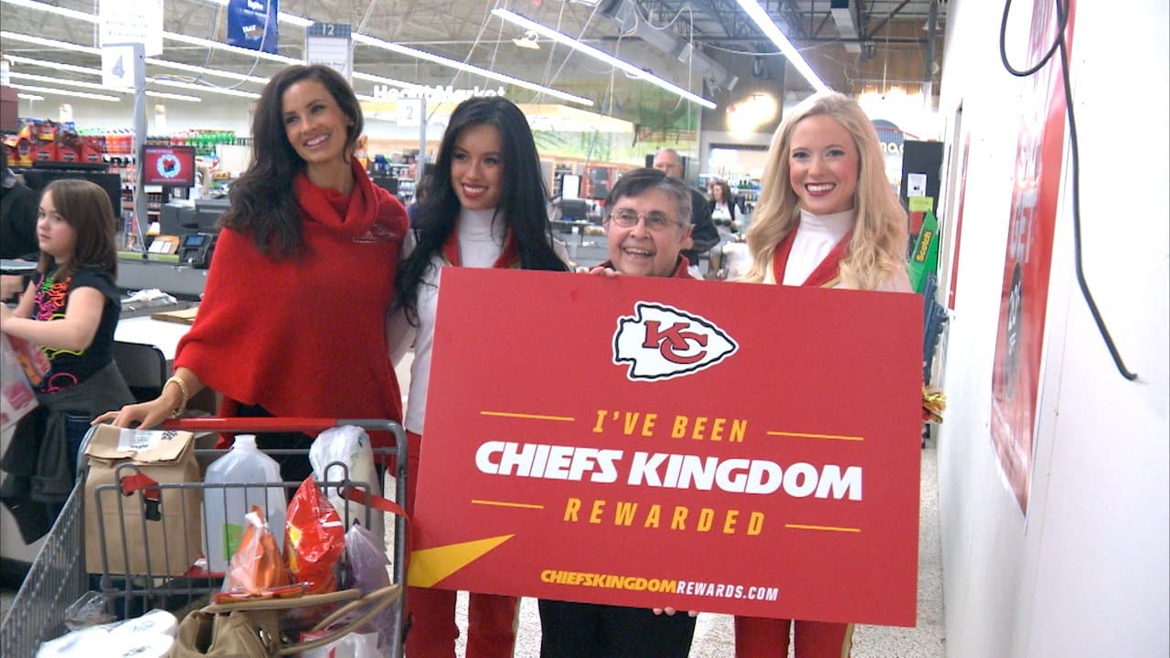 Hy-Vee Customers Get Chiefs Kingdom Rewarded