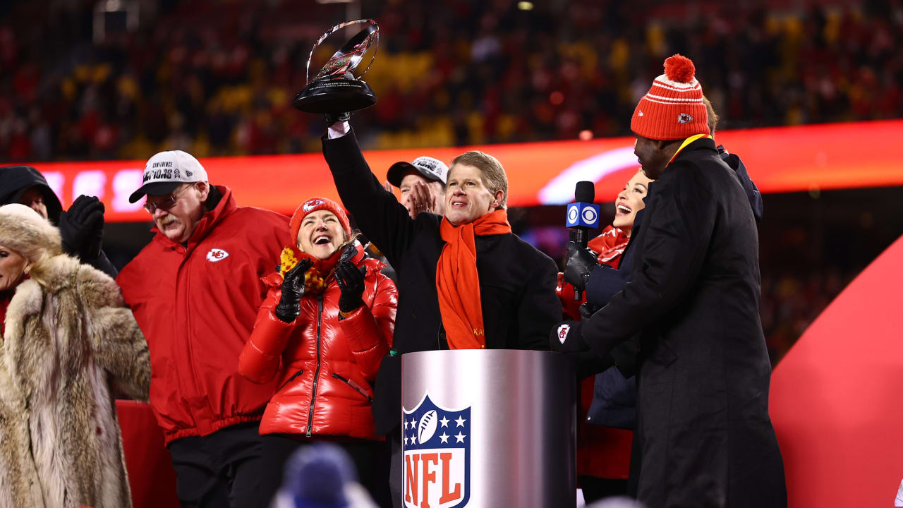 Chiefs presented with Lamar Hunt trophy after winning AFC championship 