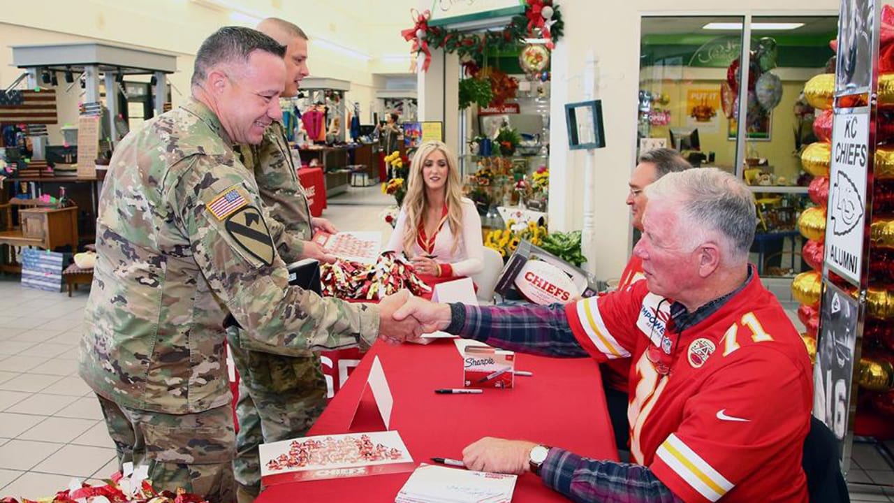 Fort Riley Soldiers take part in KC Chiefs flag ceremony, Article