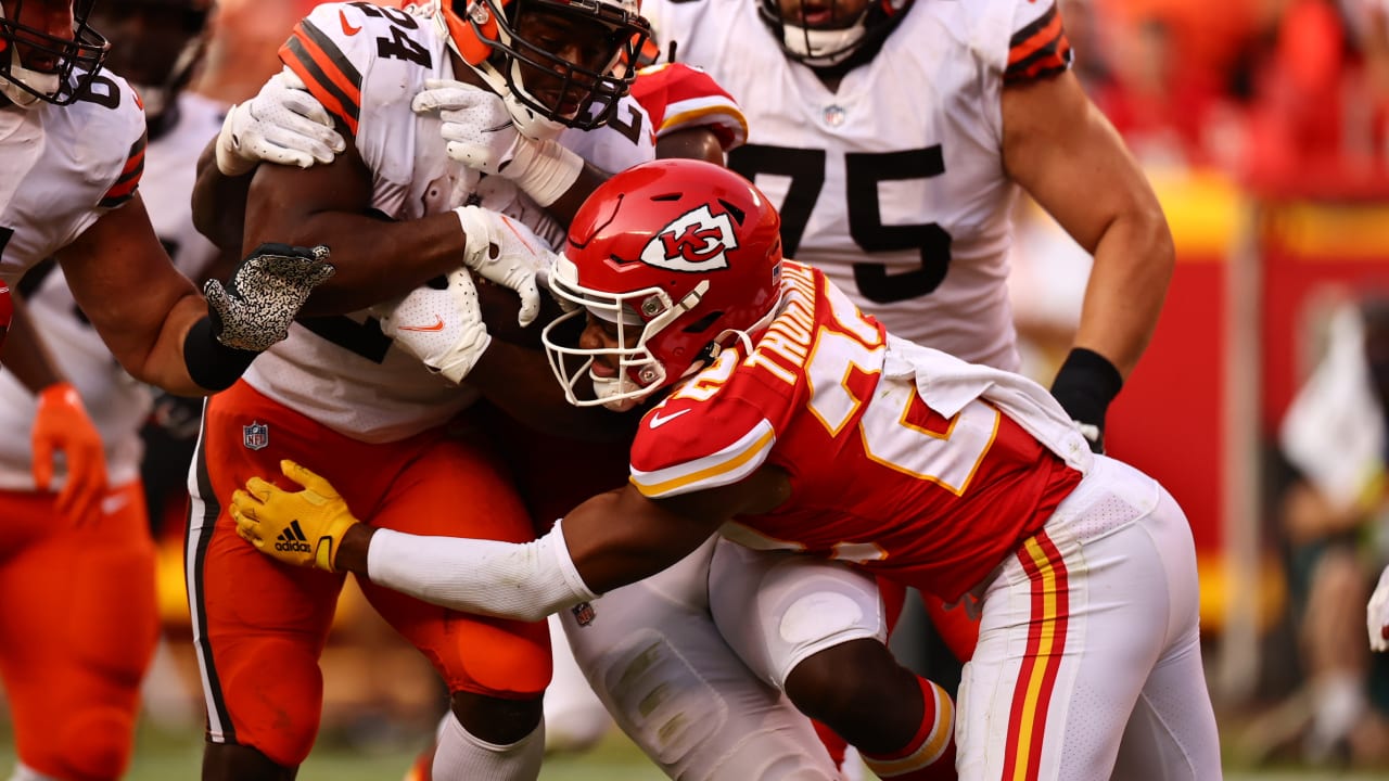 Watch: Nick Chubb passes up touchdown on run to seal Browns' win