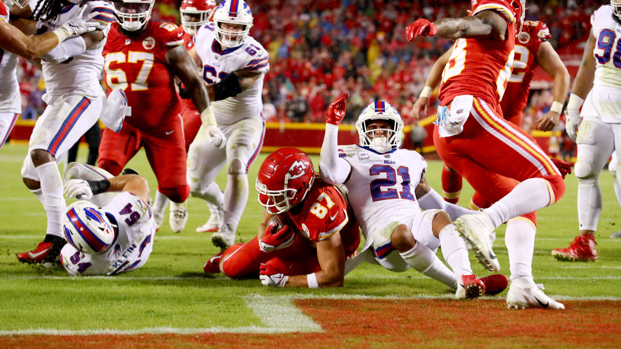 Patrick Mahomes Kansas City Chiefs vs Salvador Pérez Kansas City