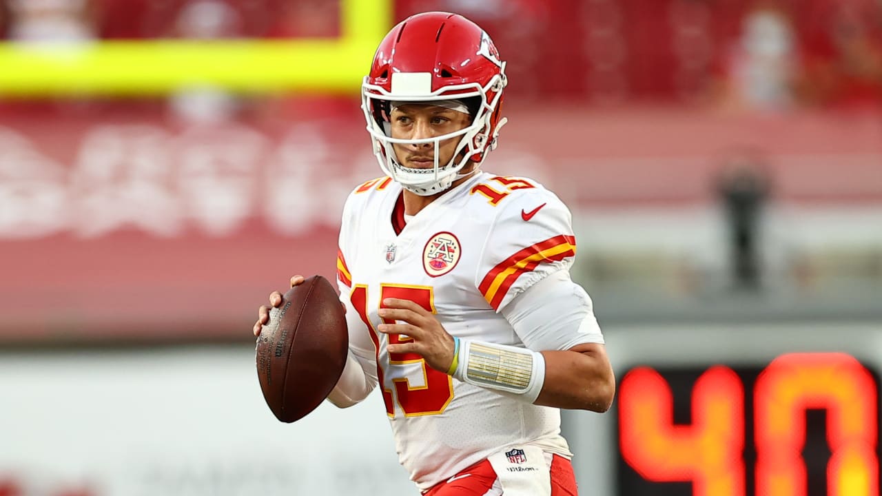 Watch Patrick Mahomes throw beautiful deep TD pass to Tyreek Hill