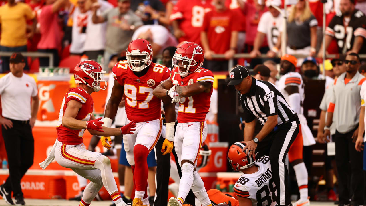 Cant Miss Play Mike Hughes Leaping Int Seals Chiefs Win Over Browns