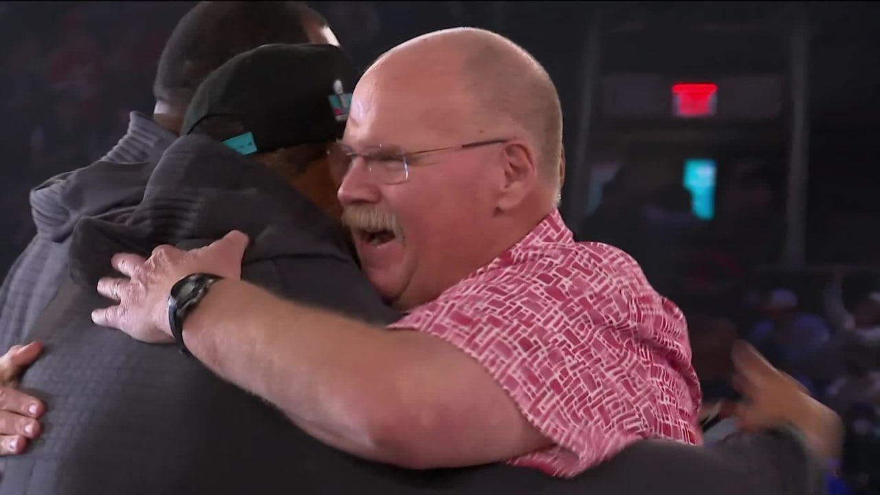 Andy Reid Embraces Eagles Players He Used To Coach In Philadelphia Super Bowl Lvii Opening Night