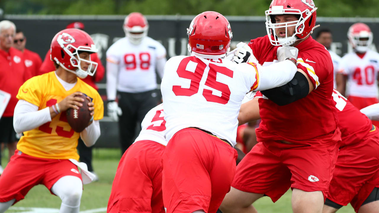 Watch Eric Berry own Travis Kelce in this one-on-one drill