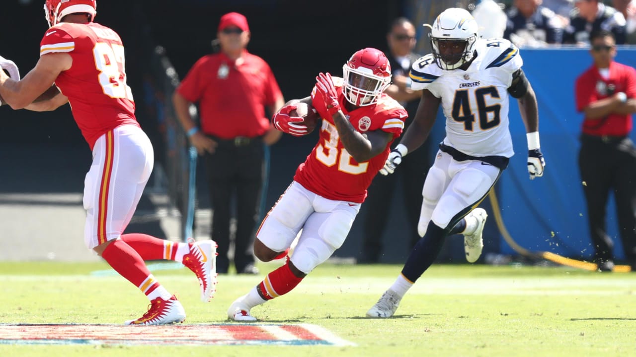 Spencer Ware Escapes Chargers for 27-yard Rush