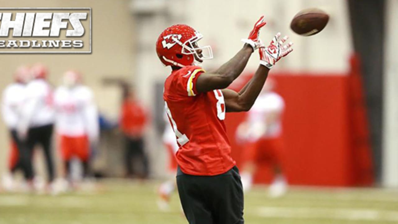 Priest Holmes of the Kansas City Chiefs runs the ball past Jason