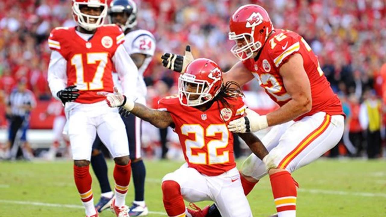 LOOK: Chiefs LB Leo Chenal recovers fumble vs. Browns