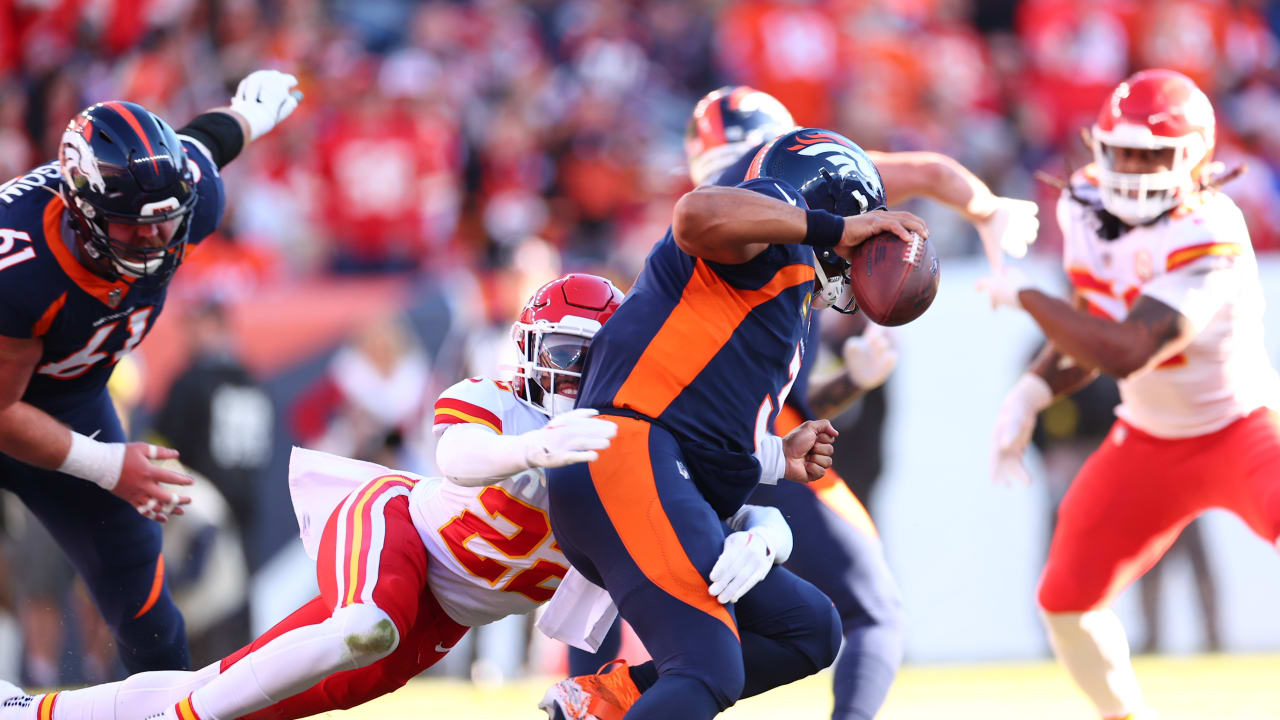 Chiefs hold off Russell Wilson's late surge to pick up 13th win