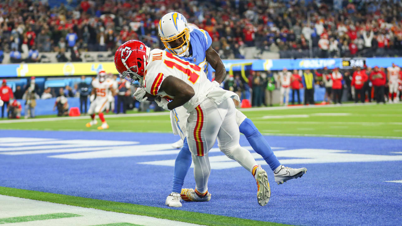 Patrick Mahomes connects with Chiefs WR Tyreek Hill for his second  touchdown of the game, which Hill celebrates with a backflip. Hill has 7  receptions, 203 yards, and 2 TDs in the