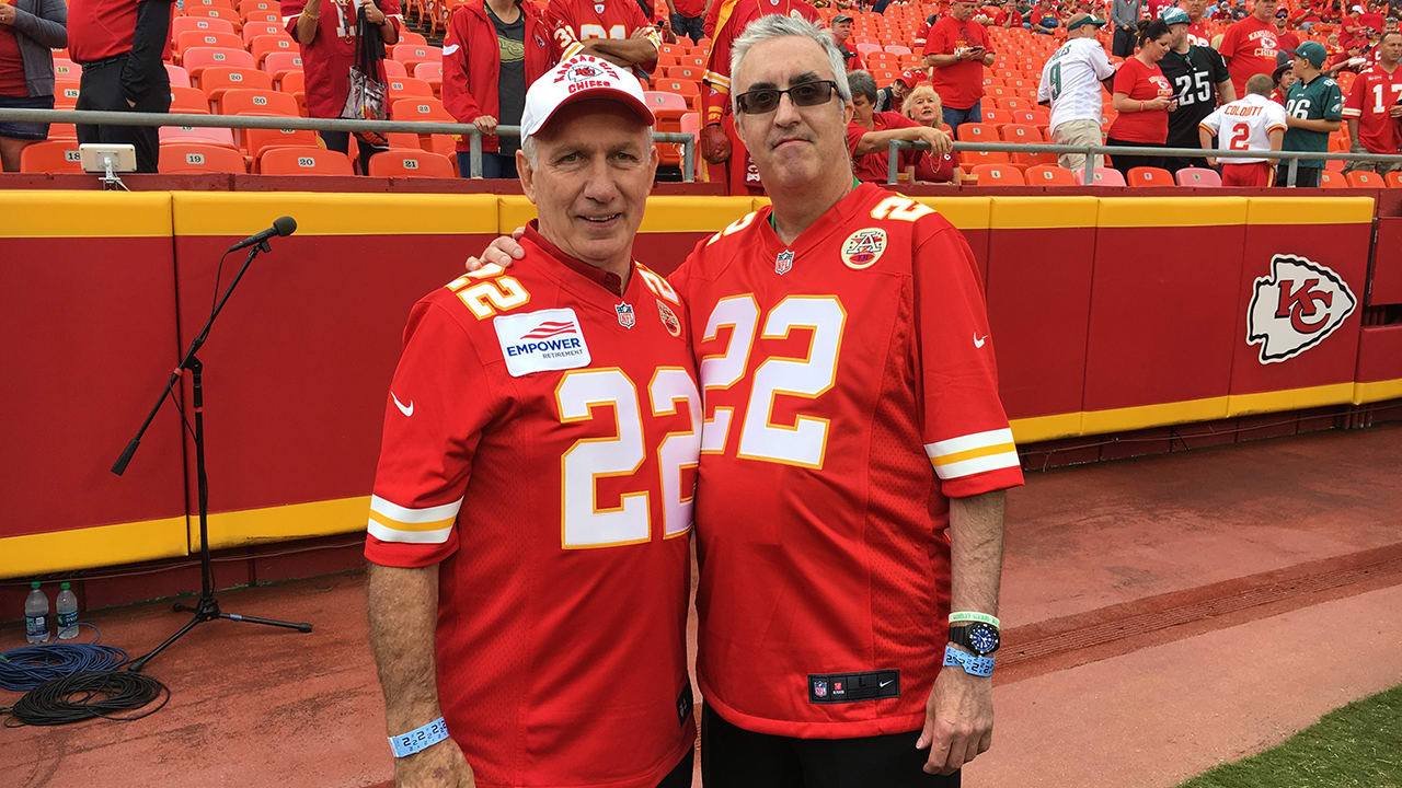 Chiefs Surprise Fan with Cancer with Super Bowl Tickets