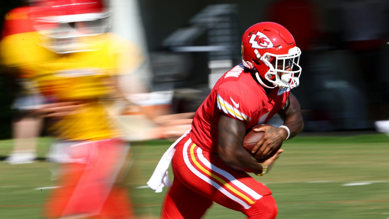 Kansas City Chiefs defensive tackle Khalen Saunders watches a drill during  NFL football training camp Thursday, Aug. 11, 2022, in St. Joseph, Mo. (AP  Photo/Charlie Riedel Stock Photo - Alamy