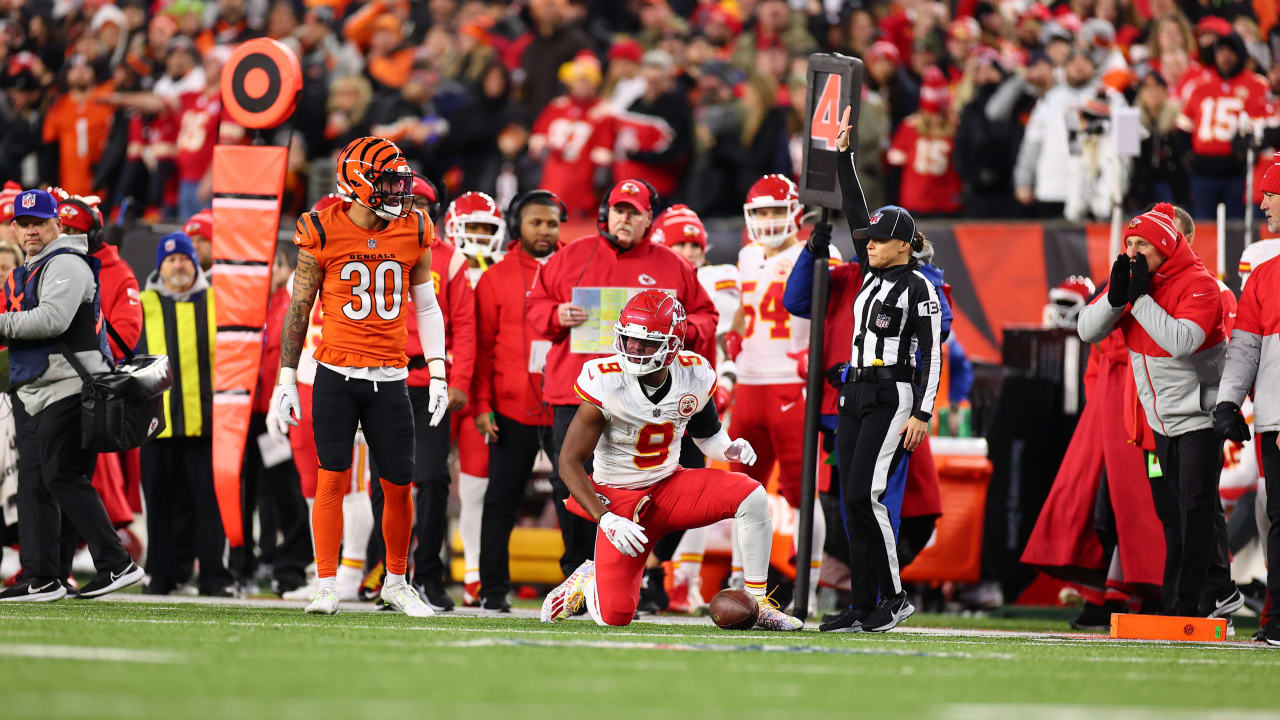 Photo: Chiefs JuJu Smith-Schuster Celebrates a First Down