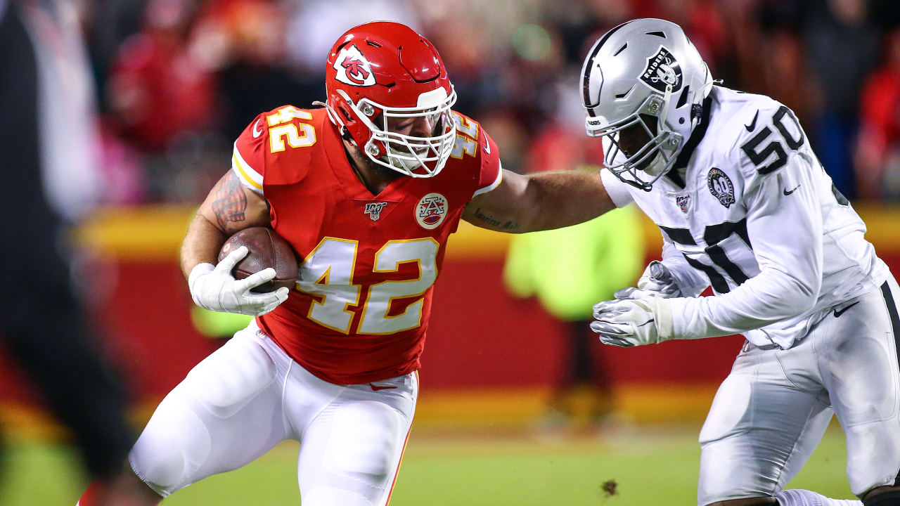 Anthony Sherman Notches a Crucial 1st-down Against Raiders Defense