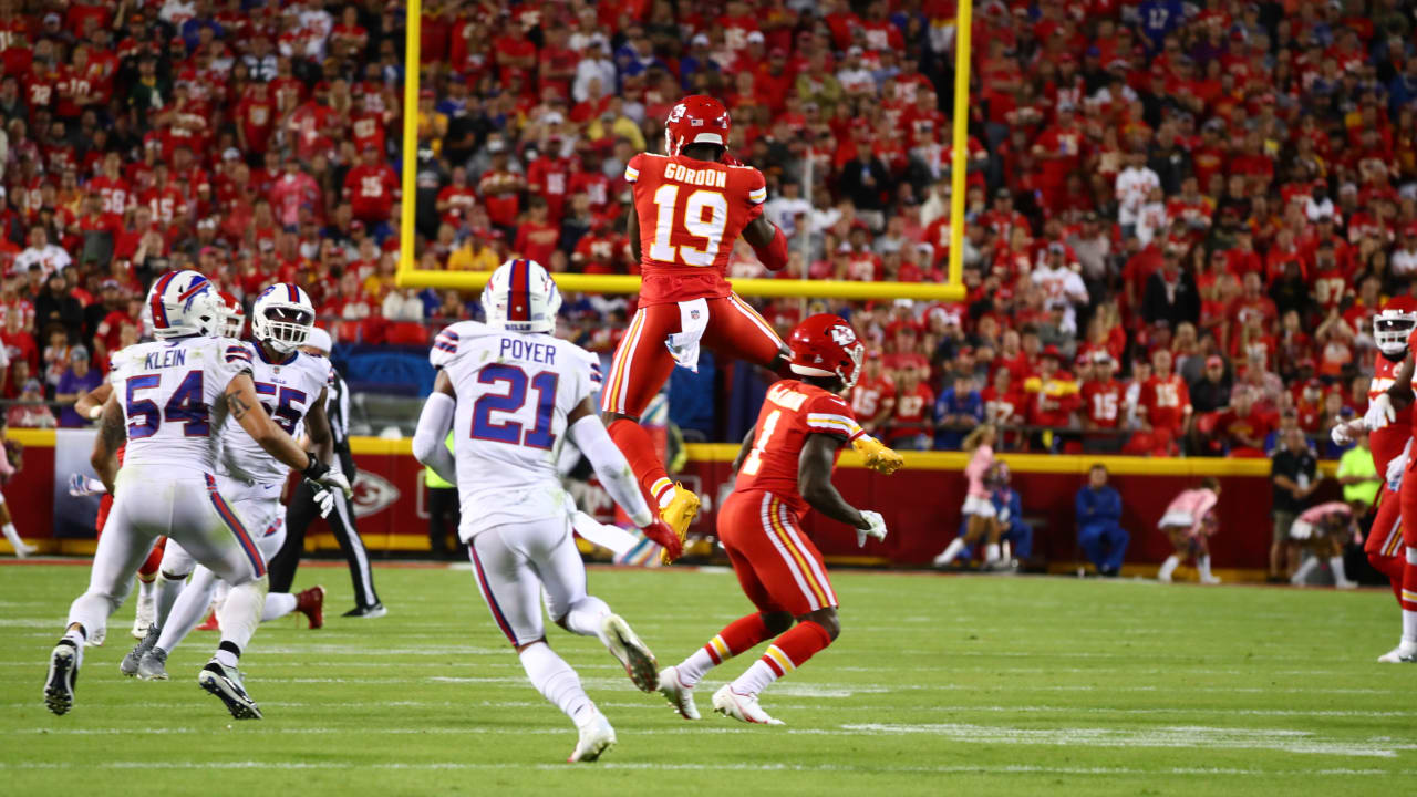 WATCH: First look at Josh Gordon in a Chiefs jersey