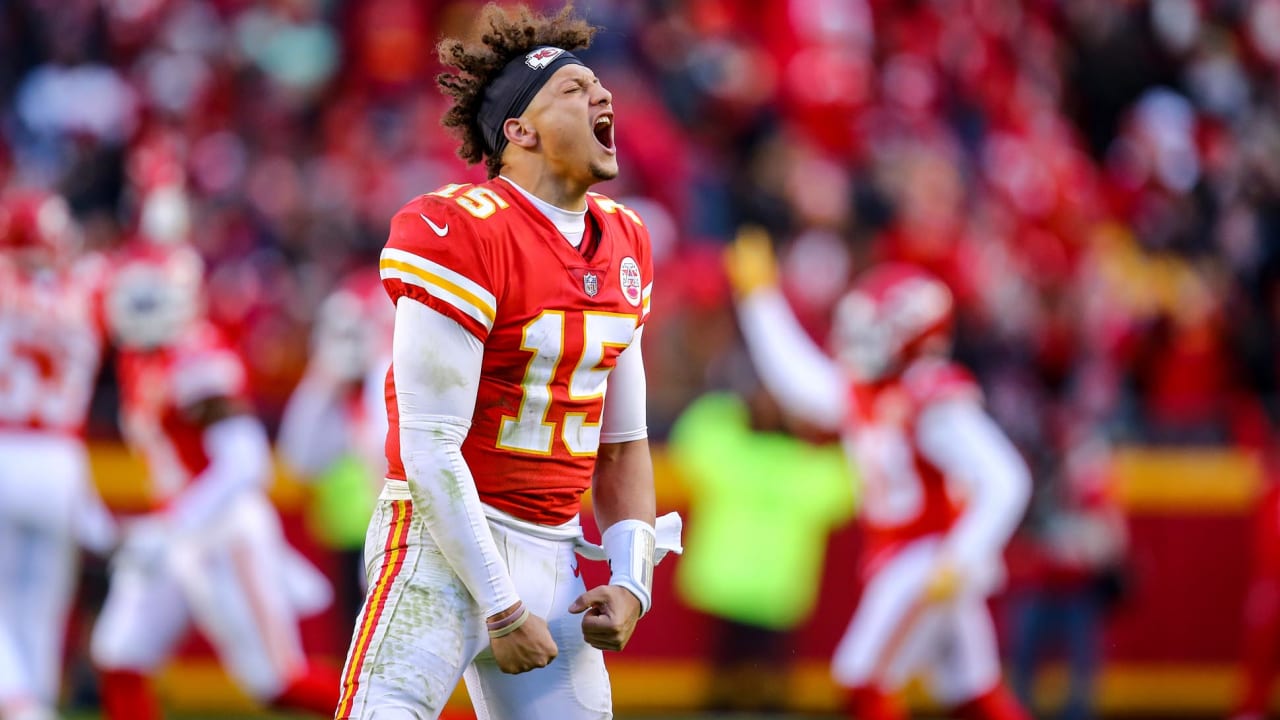 Chiefs' Patrick Mahomes Becomes 2nd Ever to Throw 50 TDs and 5,000 Yards in  a Season