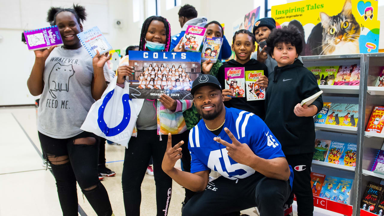 Redskins Read' Books Distributed