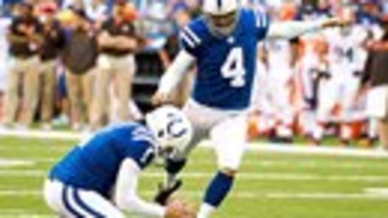 Vinatieri, Luck lead Colts past Vikings 23-20