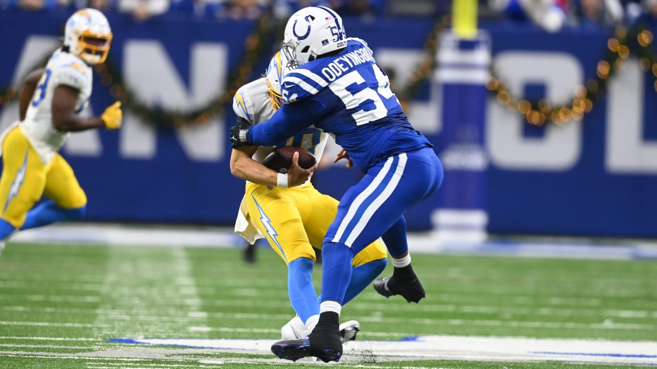 Colts' defense nearing Indy-era sacks record after strong performance vs.  Chargers