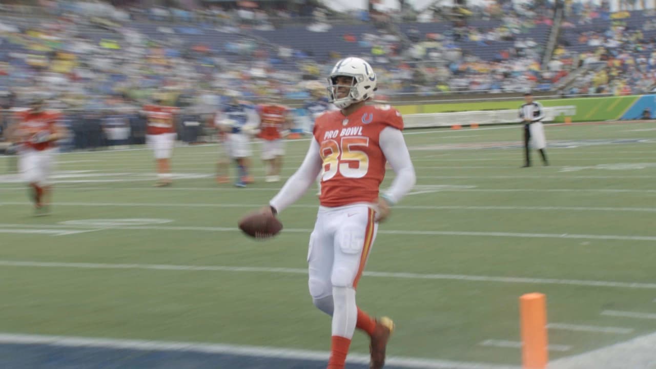 WATCH: Patrick Mahomes' TD pass to Eric Ebron in 2019 Pro Bowl