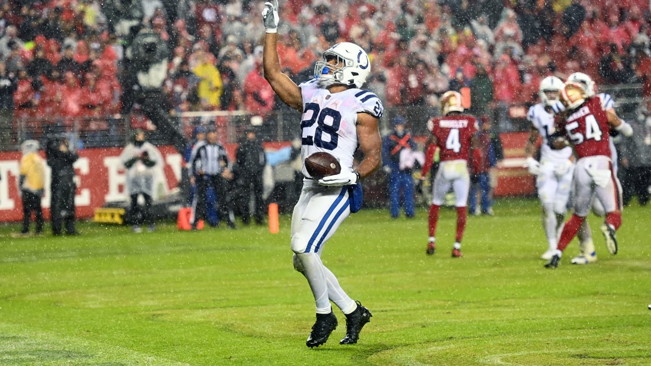 WATCH: Jonathan Taylor TD extends Colts lead over 49ers