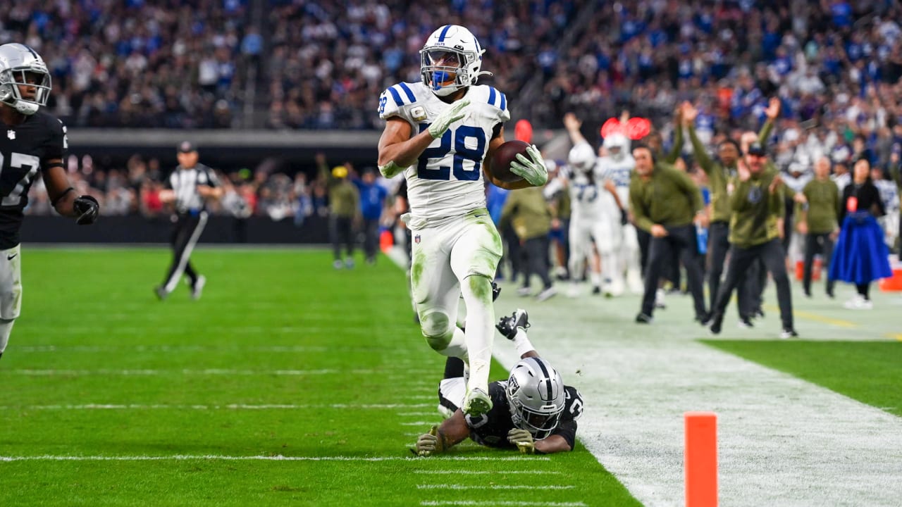 Taylor wants to retire with Colts, wary of RB market