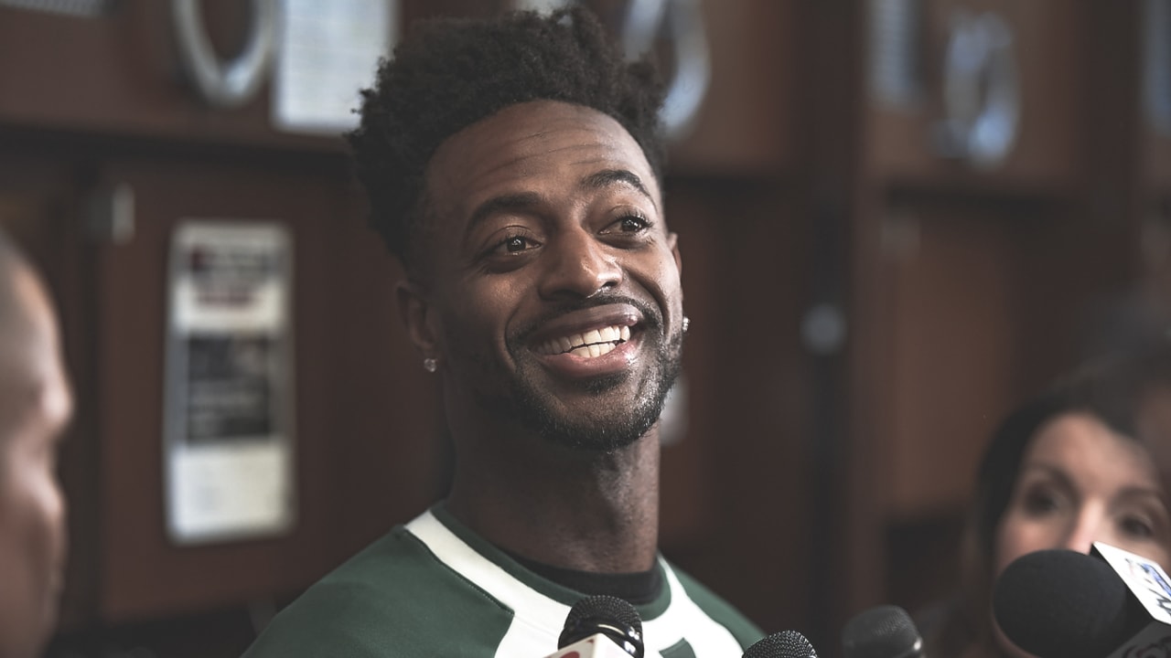 The Indianapolis Colts have brought back veteran wide receiver Dontrelle  Inman, who returns for his second stint with the team in the last two  seasons