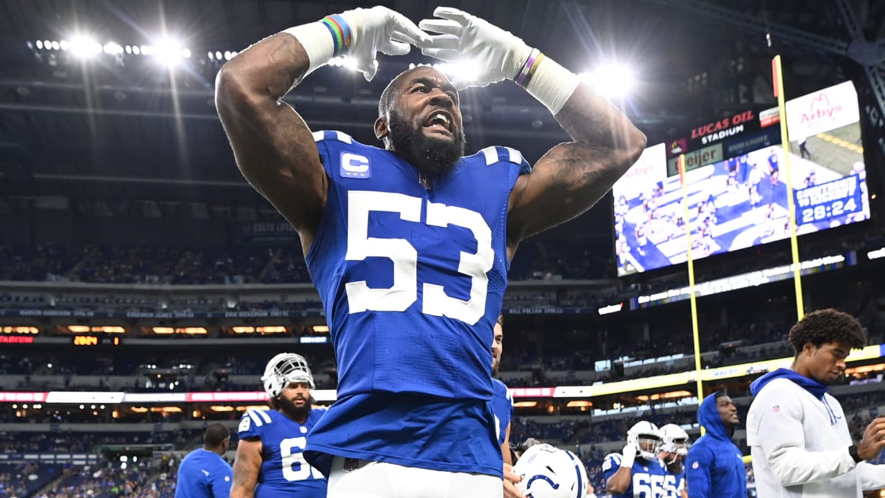 Darius Leonard howls during, after Colts victory