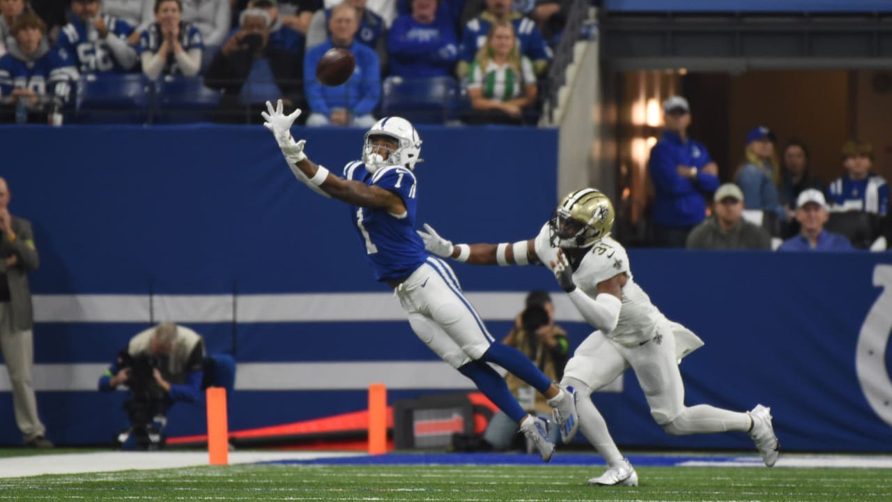 HIGHLIGHT Josh Downs makes spectacular sideline grab for first down