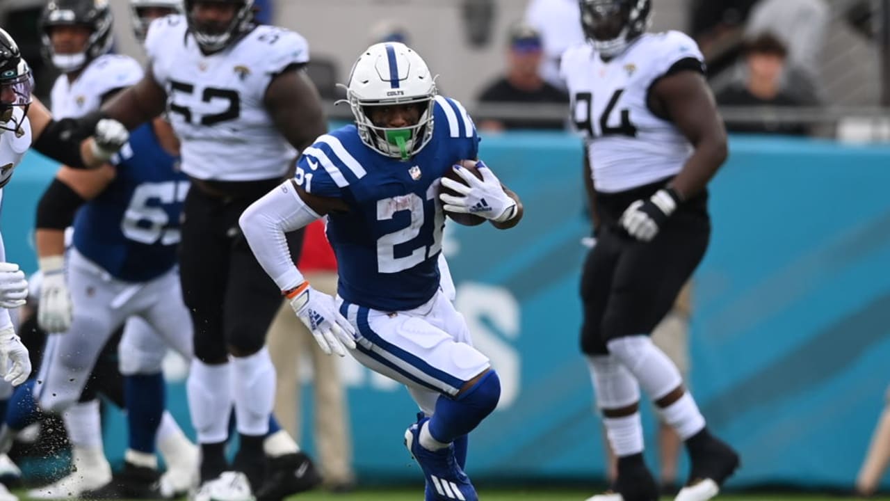 INDIANAPOLIS, IN - DECEMBER 18: Indianapolis Colts Running Back Nyheim  Hines (21) warms up for the NFL football game between the New England  Patriots and the Indianapolis Colts on December 18, 2021