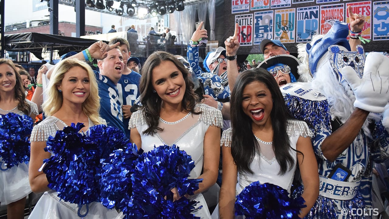 Titans Cheerleaders at 2019 NFL Draft